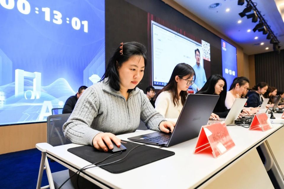 数字赋能政务 金普新区AI办公大赛展现智能政务新引擎与数据内容创新力